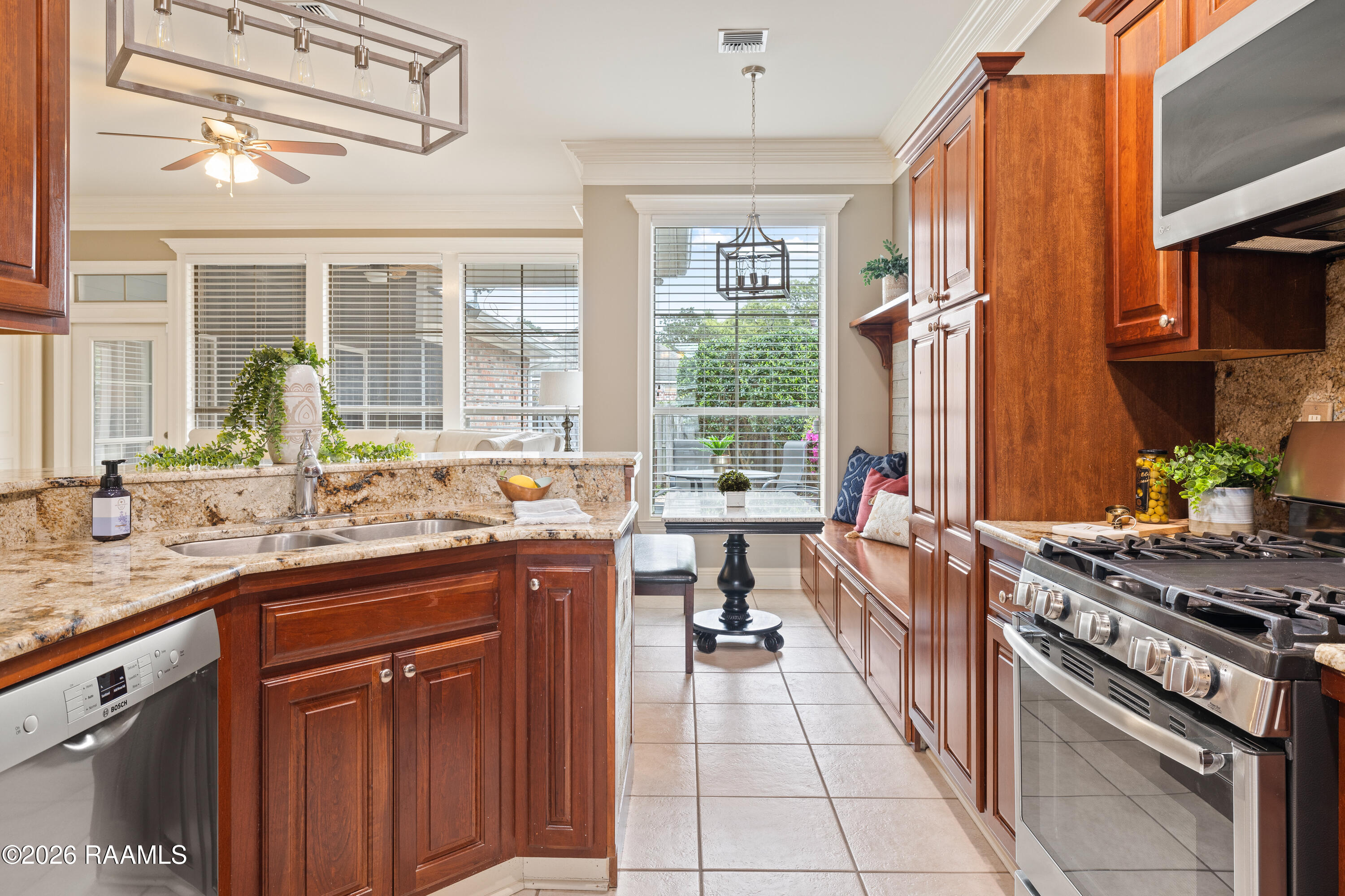 102 Lighthouse Point Circle Youngsville, LA 70592 - Photo 9 of 25 COM 102 Lighthouse Youngsville-12