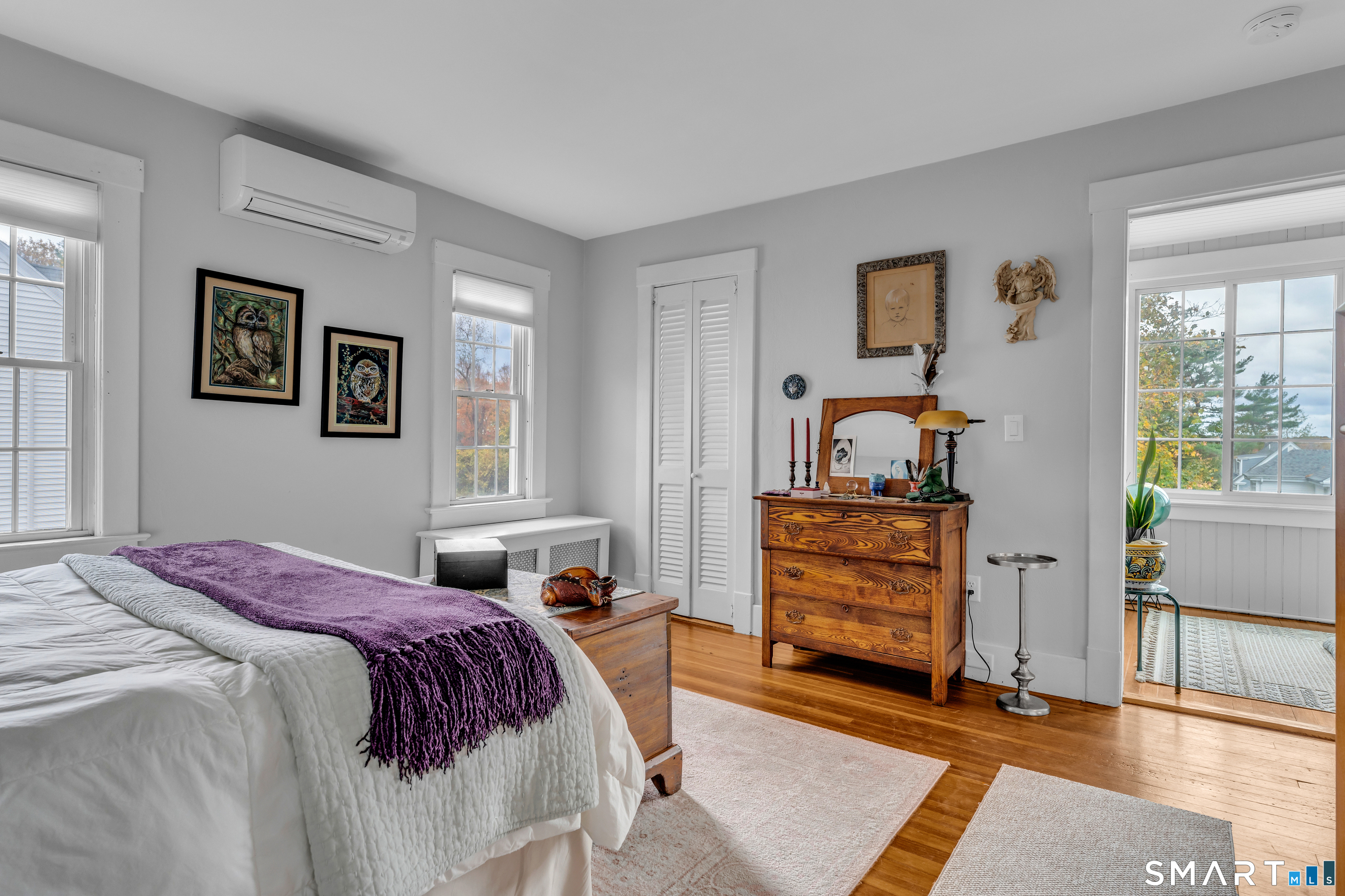 575 Ocean Avenue New London, CT 06320 - Photo 27 of 40 a bedroom with a bed and a window
