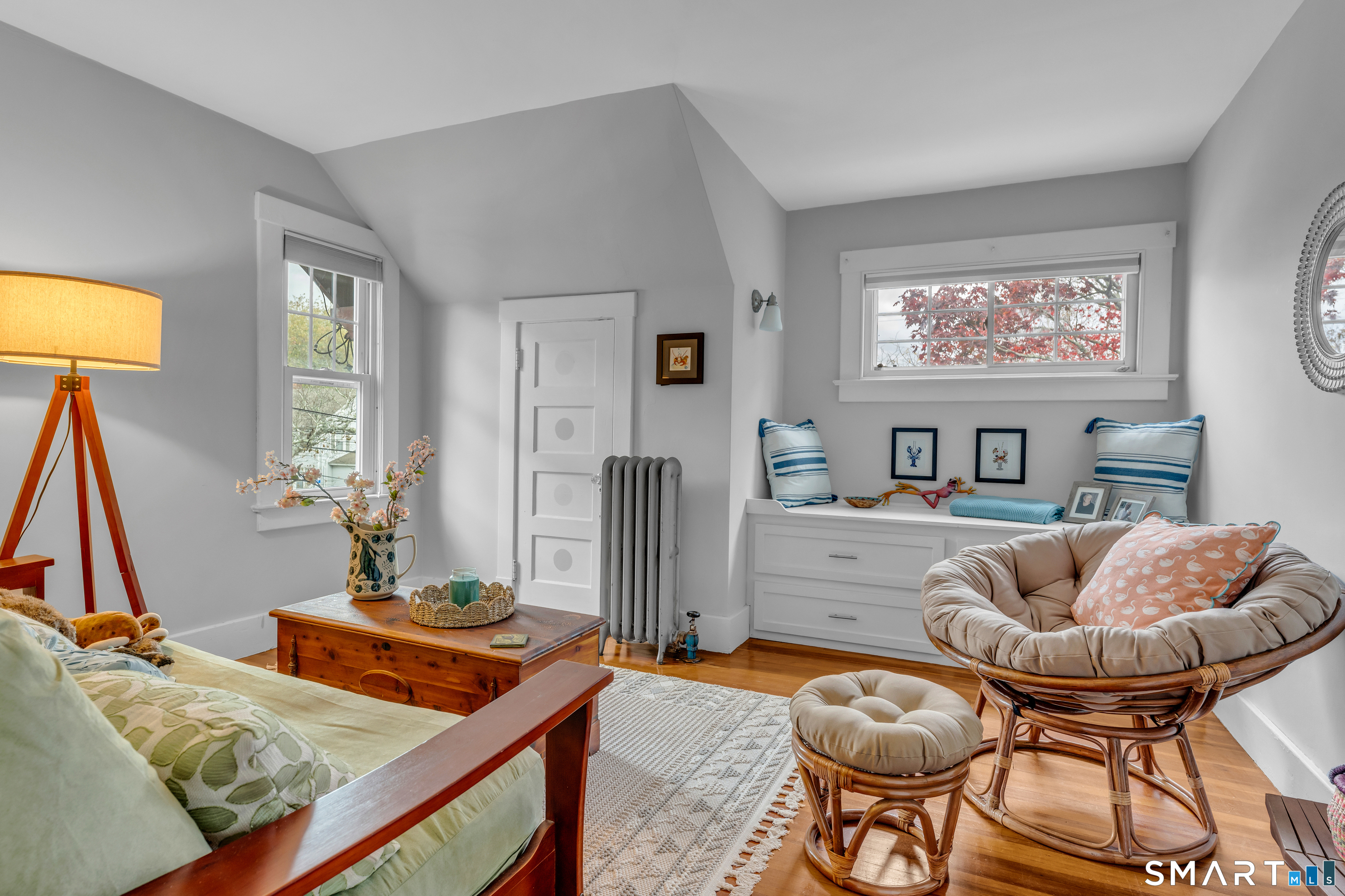 575 Ocean Avenue New London, CT 06320 - Photo 35 of 40 a living room with furniture and a flat screen tv