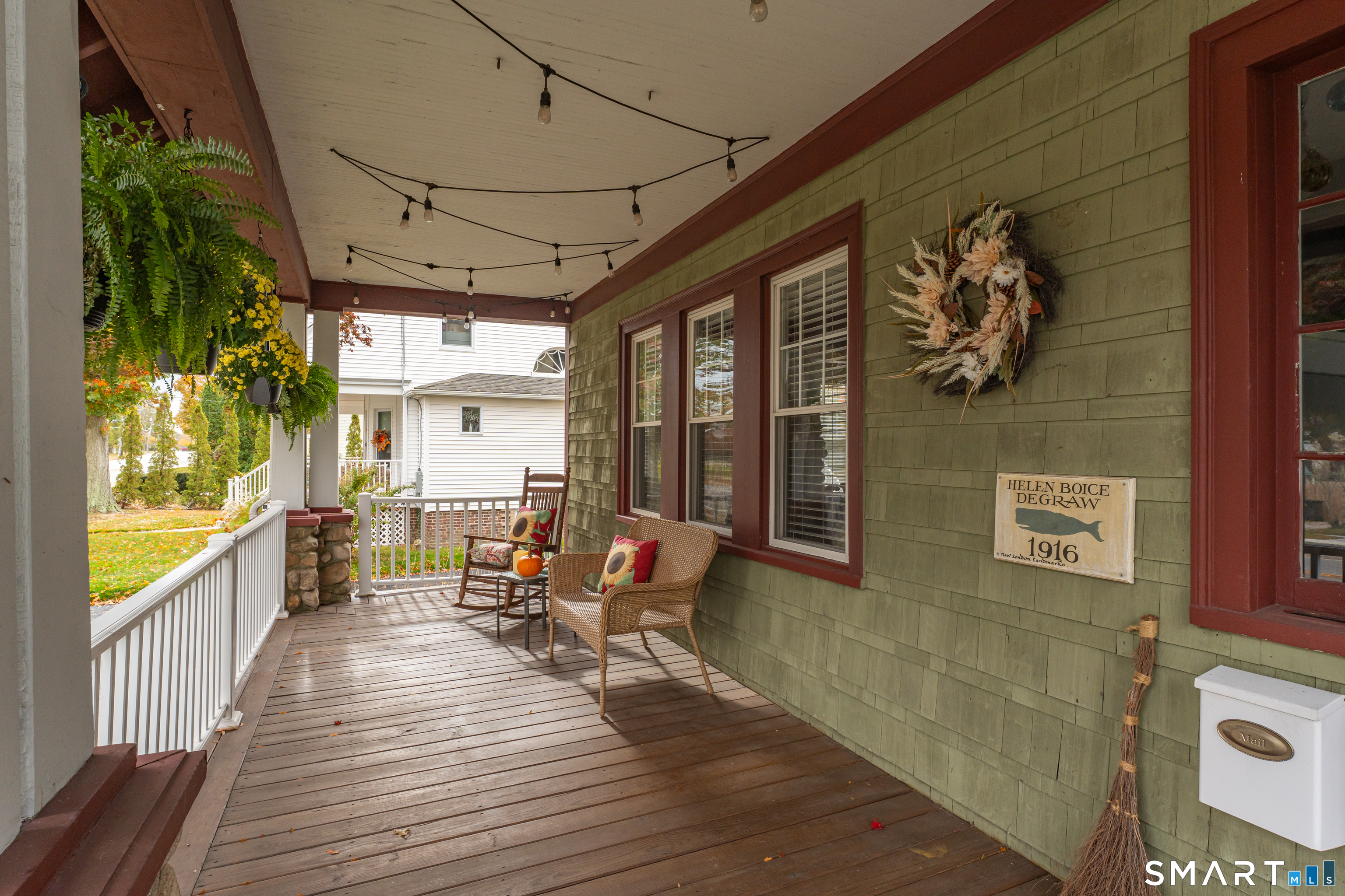 575 Ocean Avenue New London, CT 06320 - Photo 9 of 40 a view of a chairs and table on the wooden floor