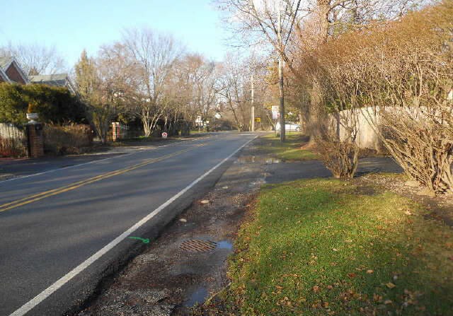 87 Locust Road Winnetka, IL 60093 - Photo 10 of 11 a view of road with yard