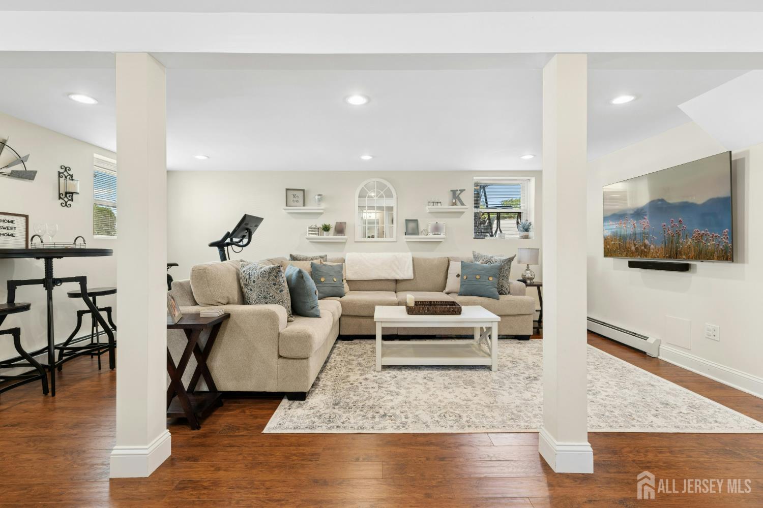 16 Neptune Place Colonia, NJ 07067 - Photo 25 of 34