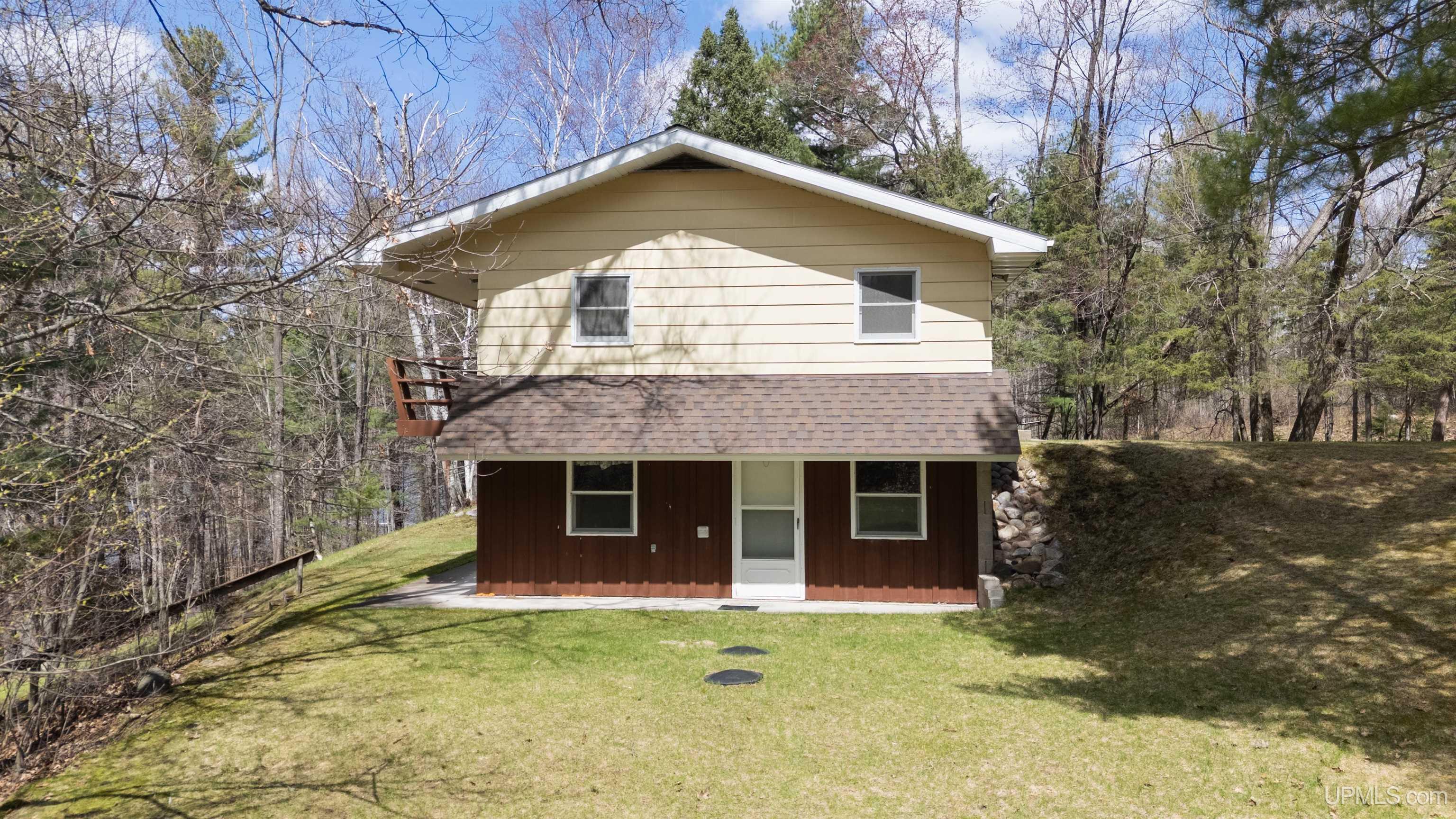 595 North Riverhills Road Kingsford, MI 49802 - Photo 5 of 28