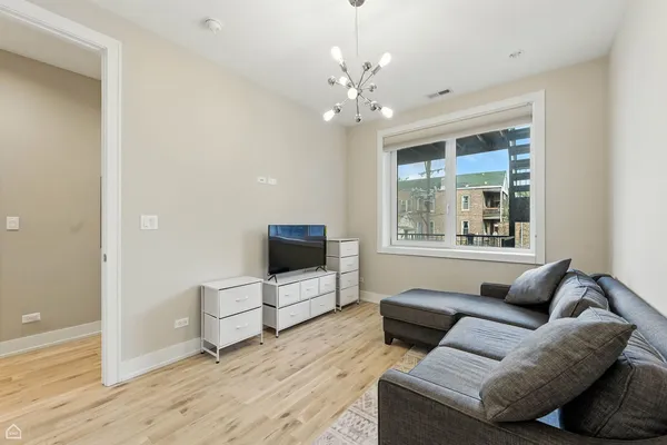 $539,000 | 826 West Cullerton Street, Unit 2W, Chicago, IL 60608