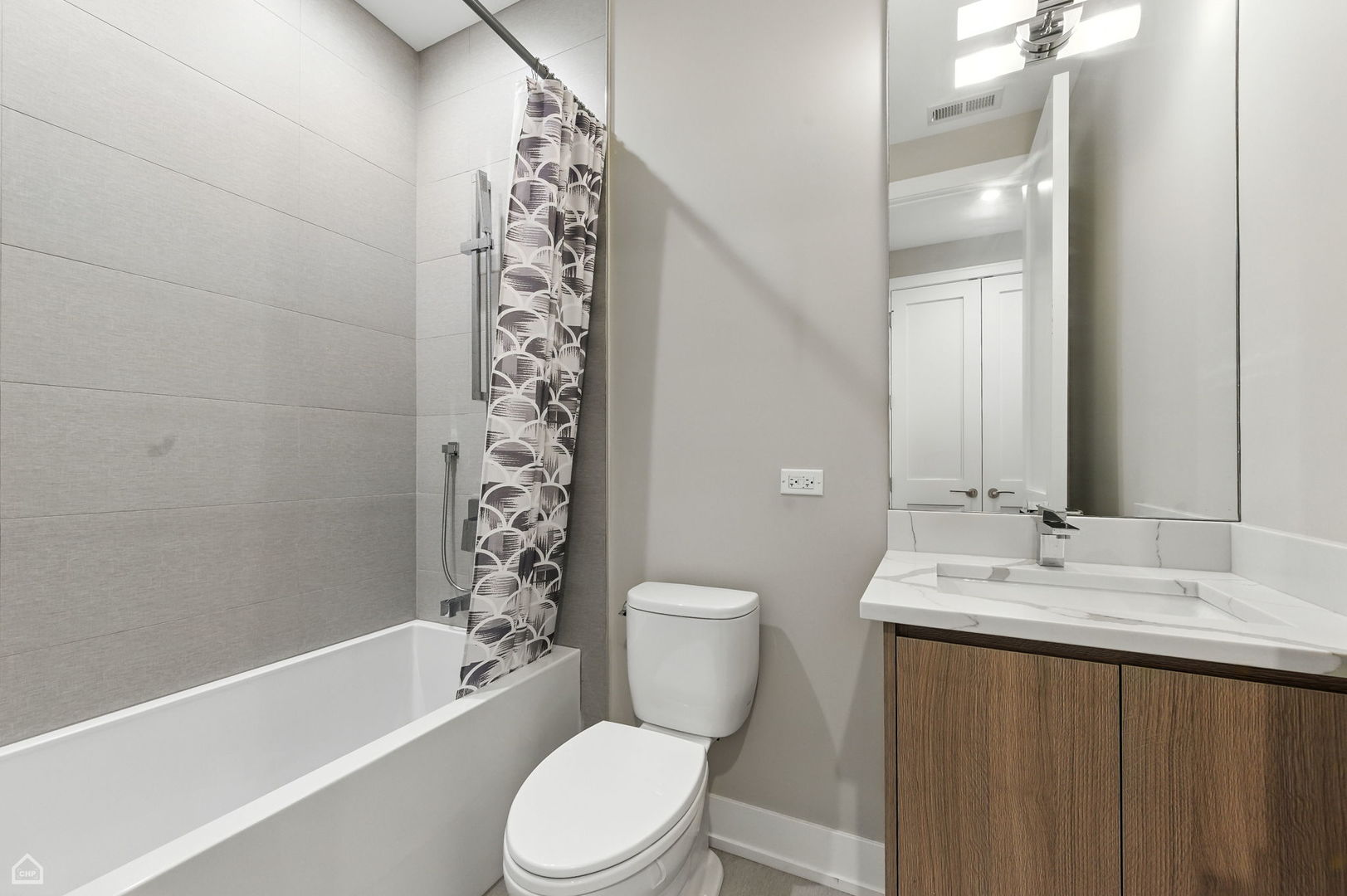 826 West Cullerton Street, Unit 2W Chicago, IL 60608 - Photo 21 of 23 a bathroom with a sink a toilet and shower