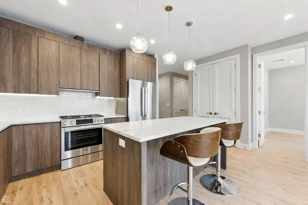 $539,000 | 826 West Cullerton Street, Unit 2W, Chicago, IL 60608