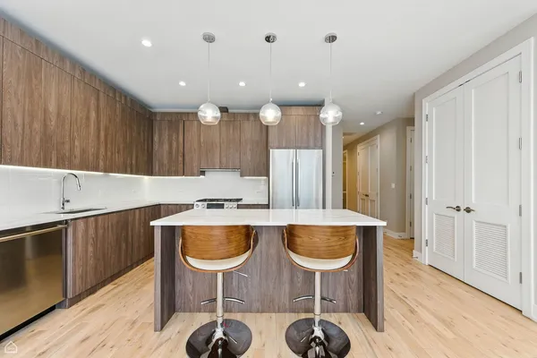 $539,000 | 826 West Cullerton Street, Unit 2W, Chicago, IL 60608