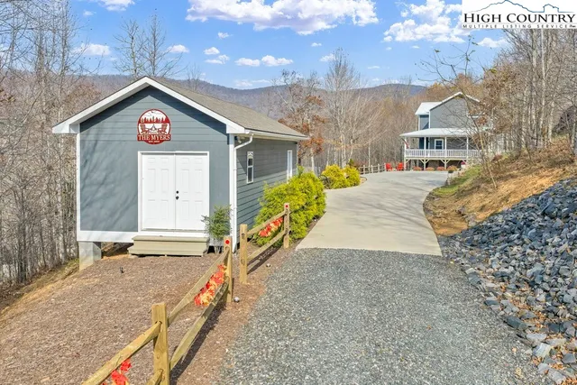 $695,000 | 301 Crossmor Drive, Todd, NC 28684