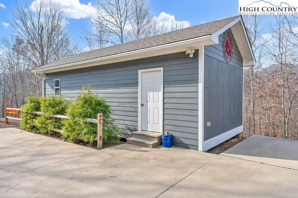 $695,000 | 301 Crossmor Drive, Todd, NC 28684