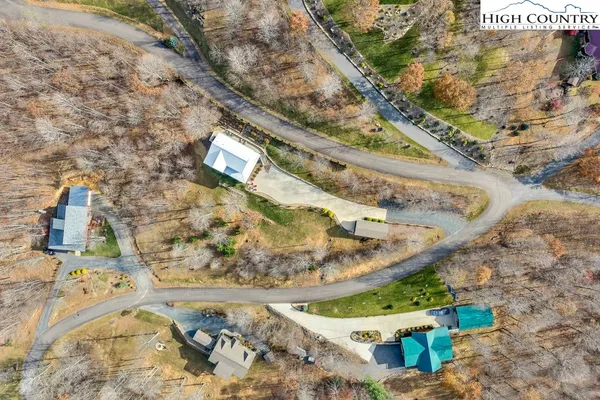 $695,000 | 301 Crossmor Drive, Todd, NC 28684