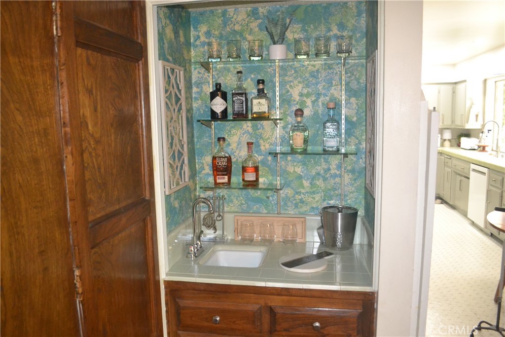 160 Masters Avenue Riverside, CA 92507 - Photo 15 of 40