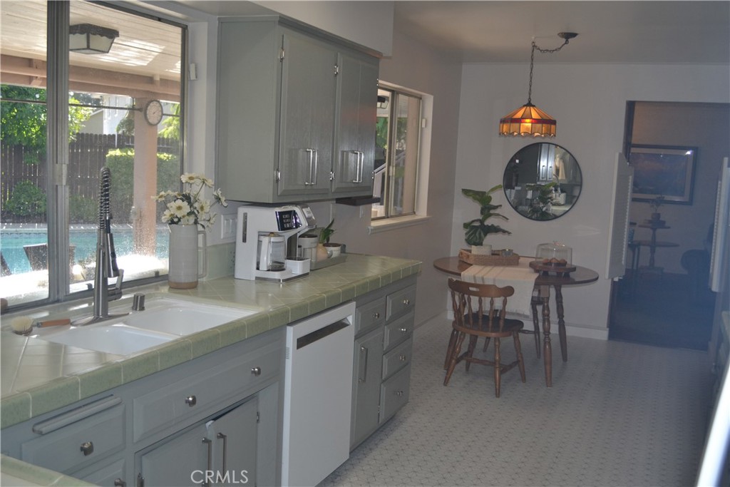 160 Masters Avenue Riverside, CA 92507 - Photo 7 of 40