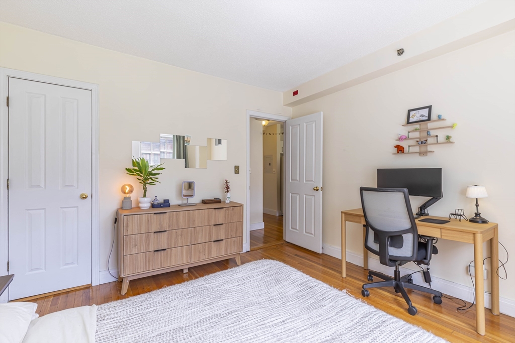 534 Beacon Street, Unit 301 Boston, MA 02215 - Photo 11 of 14