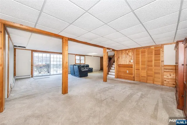 a view of livingroom with furniture