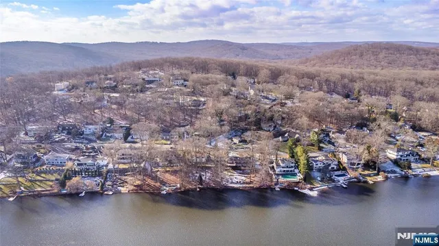 $1,100,000 | 347 High Crest Drive, West Milford, NJ 07480