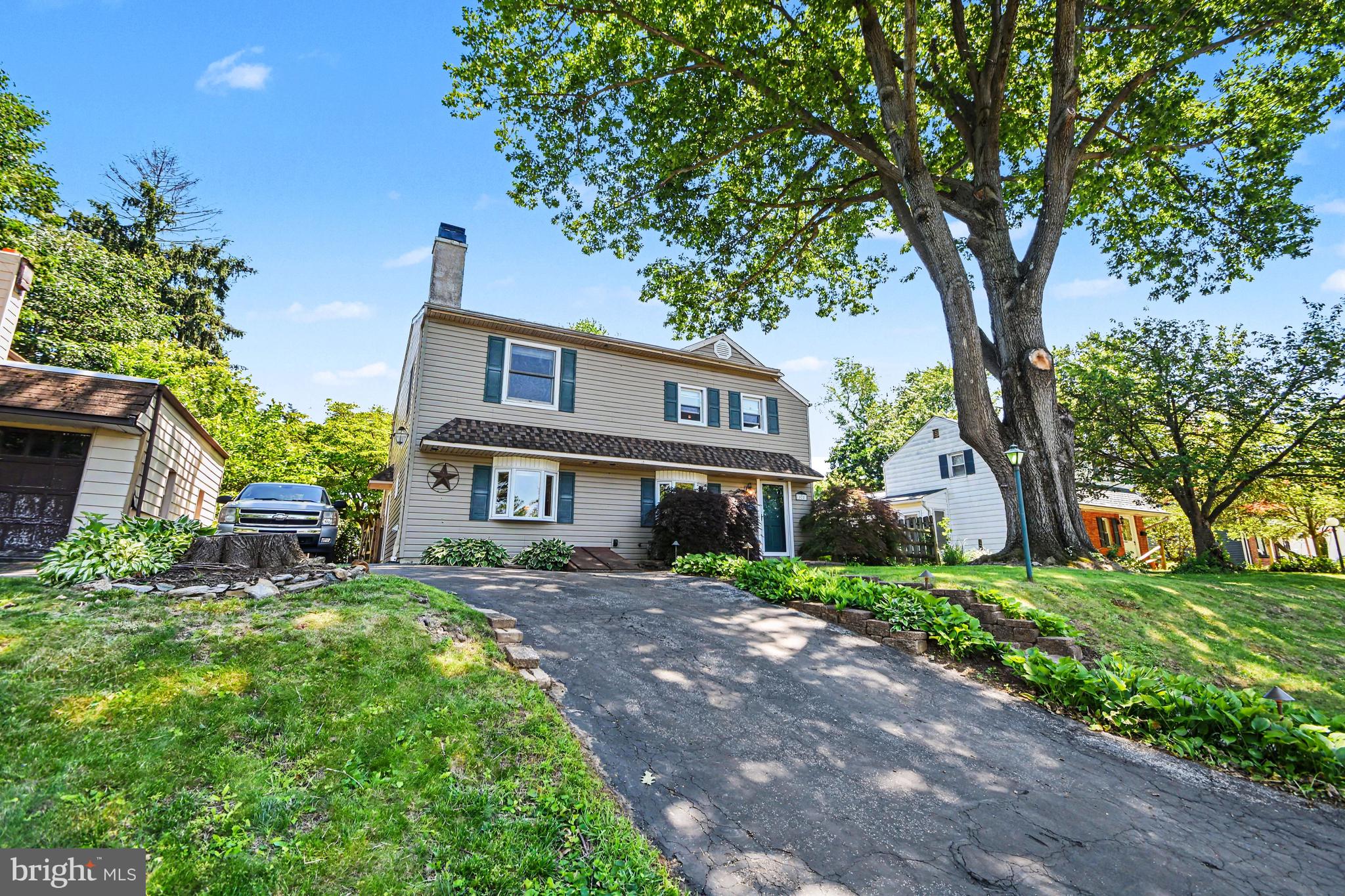 102 Redford Road Oreland, PA 19075 - Photo 3 of 43