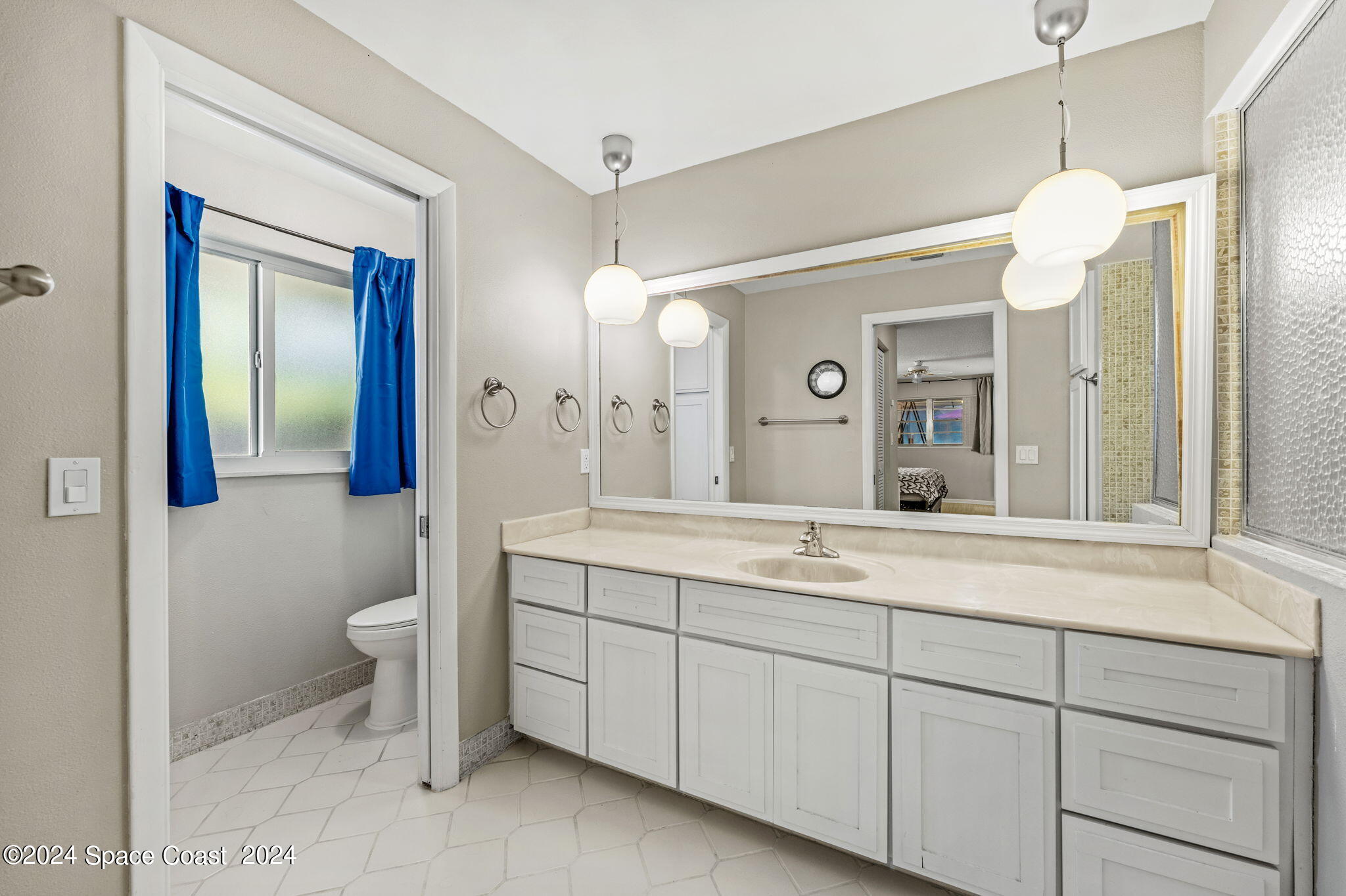 307 Brightwaters Drive Cocoa Beach, FL 32931 - Photo 19 of 45 Primary bathroom