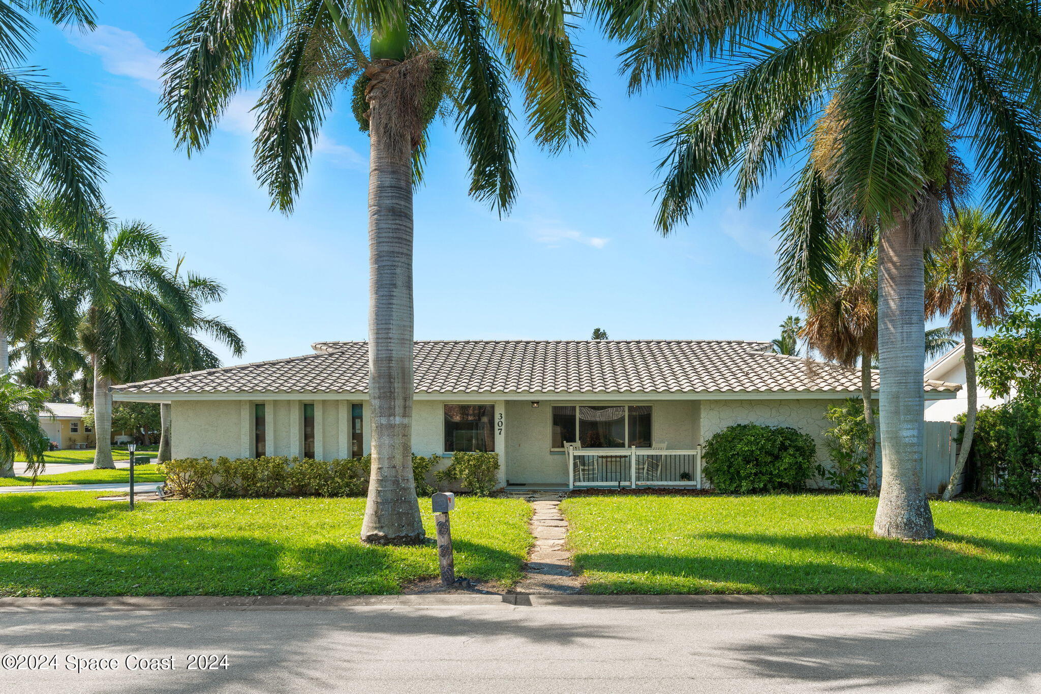 307 Brightwaters Drive Cocoa Beach, FL 32931 - Photo 3 of 45 Classic Cocoa Beach architecture