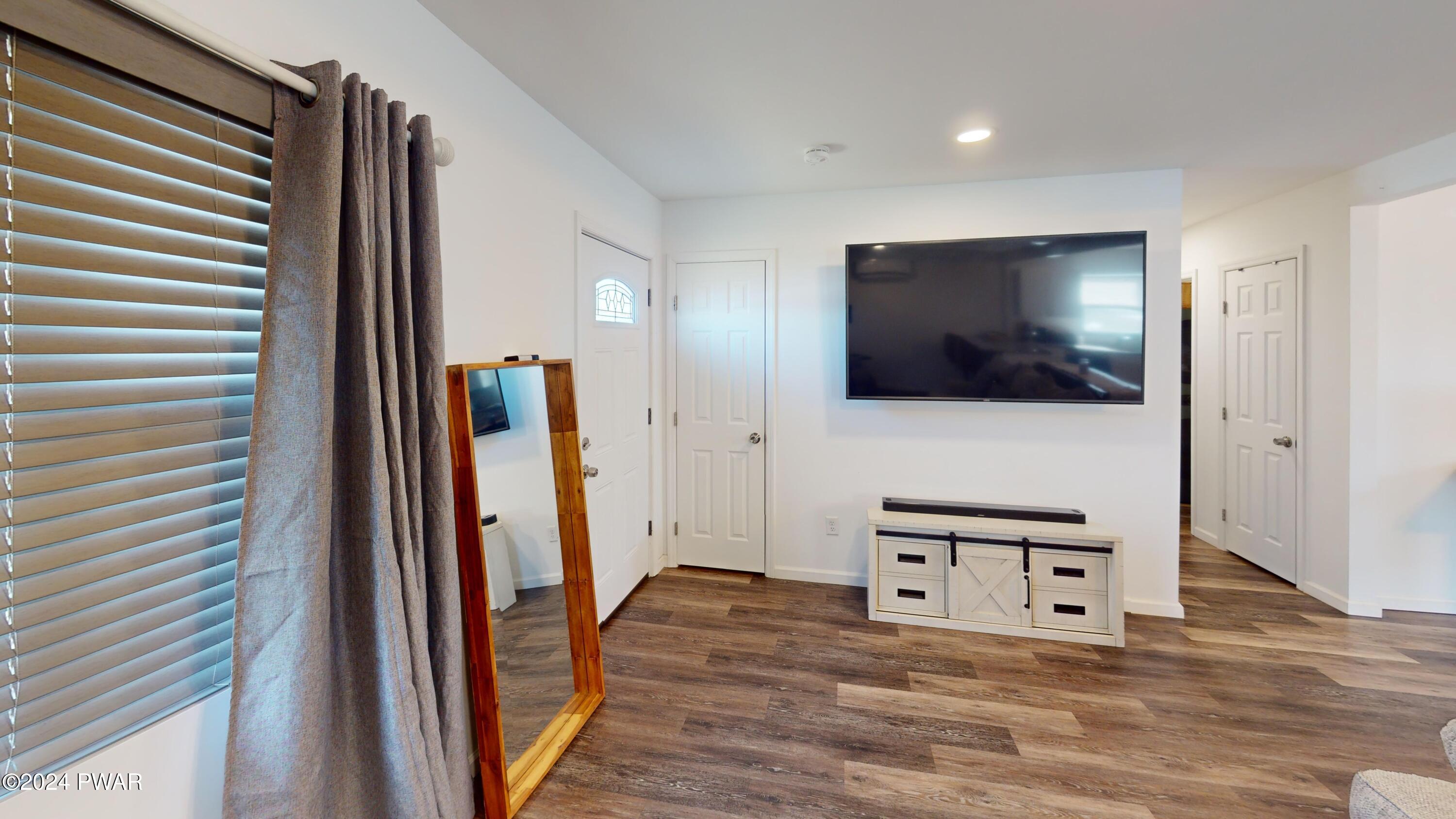 24 Sawmill Road Lake Ariel, PA 18436 - Photo 12 of 28 24-Sawmill-Rd-Living-Room 5