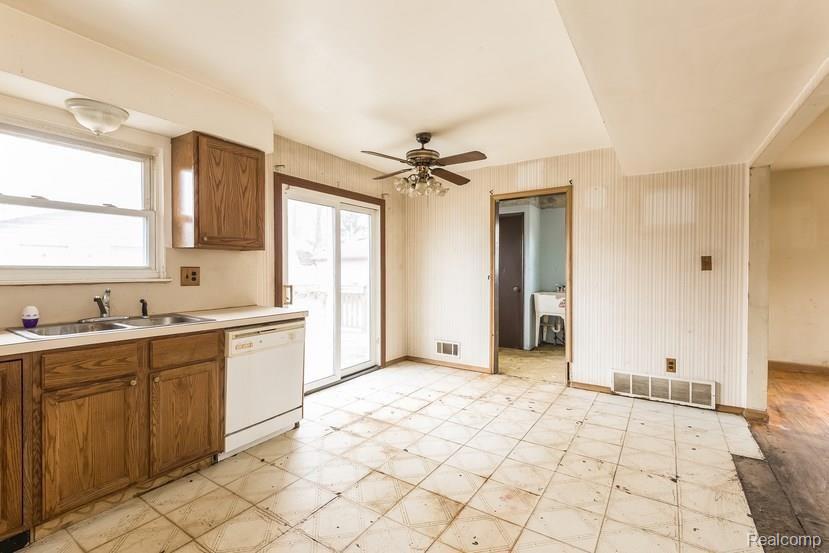 399 Kent Street Carleton, MI 48117 - Photo 14 of 24