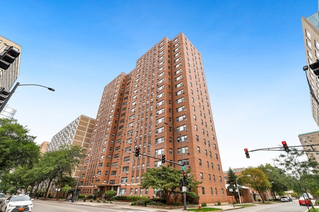 2909 North Sheridan Road, Unit 1911 Chicago, IL 60657 - Photo 1 of 22