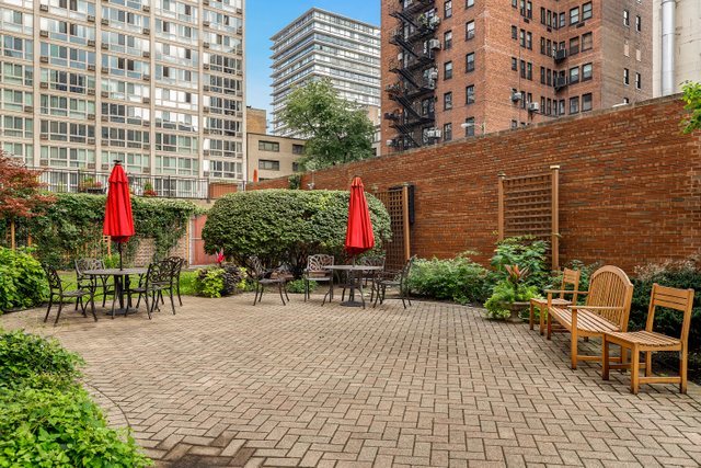 2909 North Sheridan Road, Unit 1911 Chicago, IL 60657 - Photo 18 of 22