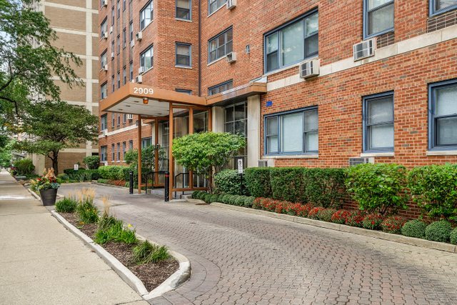 2909 North Sheridan Road, Unit 1911 Chicago, IL 60657 - Photo 20 of 22