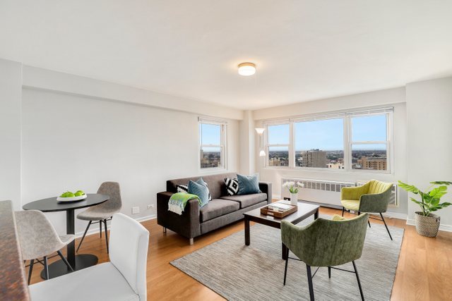2909 North Sheridan Road, Unit 1911 Chicago, IL 60657 - Photo 3 of 22