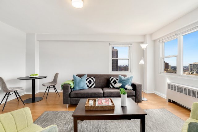 2909 North Sheridan Road, Unit 1911 Chicago, IL 60657 - Photo 4 of 22
