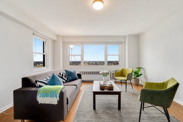 2909 North Sheridan Road, Unit 1911 Chicago, IL 60657 - Photo 5 of 22