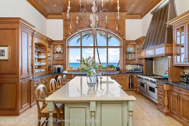 $90,000,000 | 820 South Ocean Boulevard, Manalapan, FL 33462