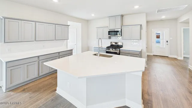 $275,500 | 123 Eden Ridge, Duson, LA 70529