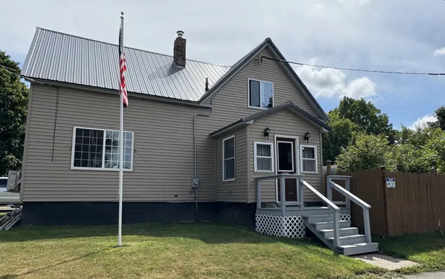 $179,900 | 5 Western Avenue, East Millinocket, ME 04430