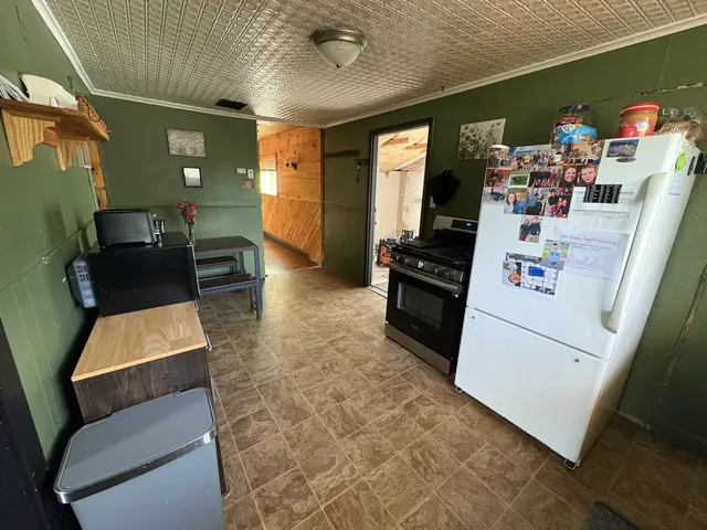 $179,900 | 5 Western Avenue, East Millinocket, ME 04430