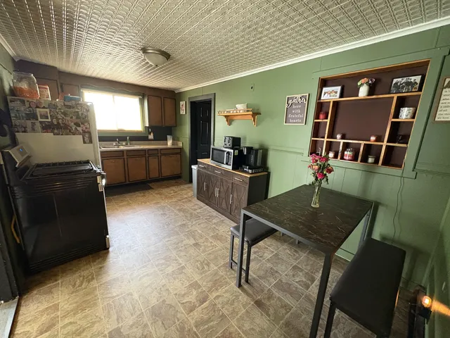 $179,900 | 5 Western Avenue, East Millinocket, ME 04430