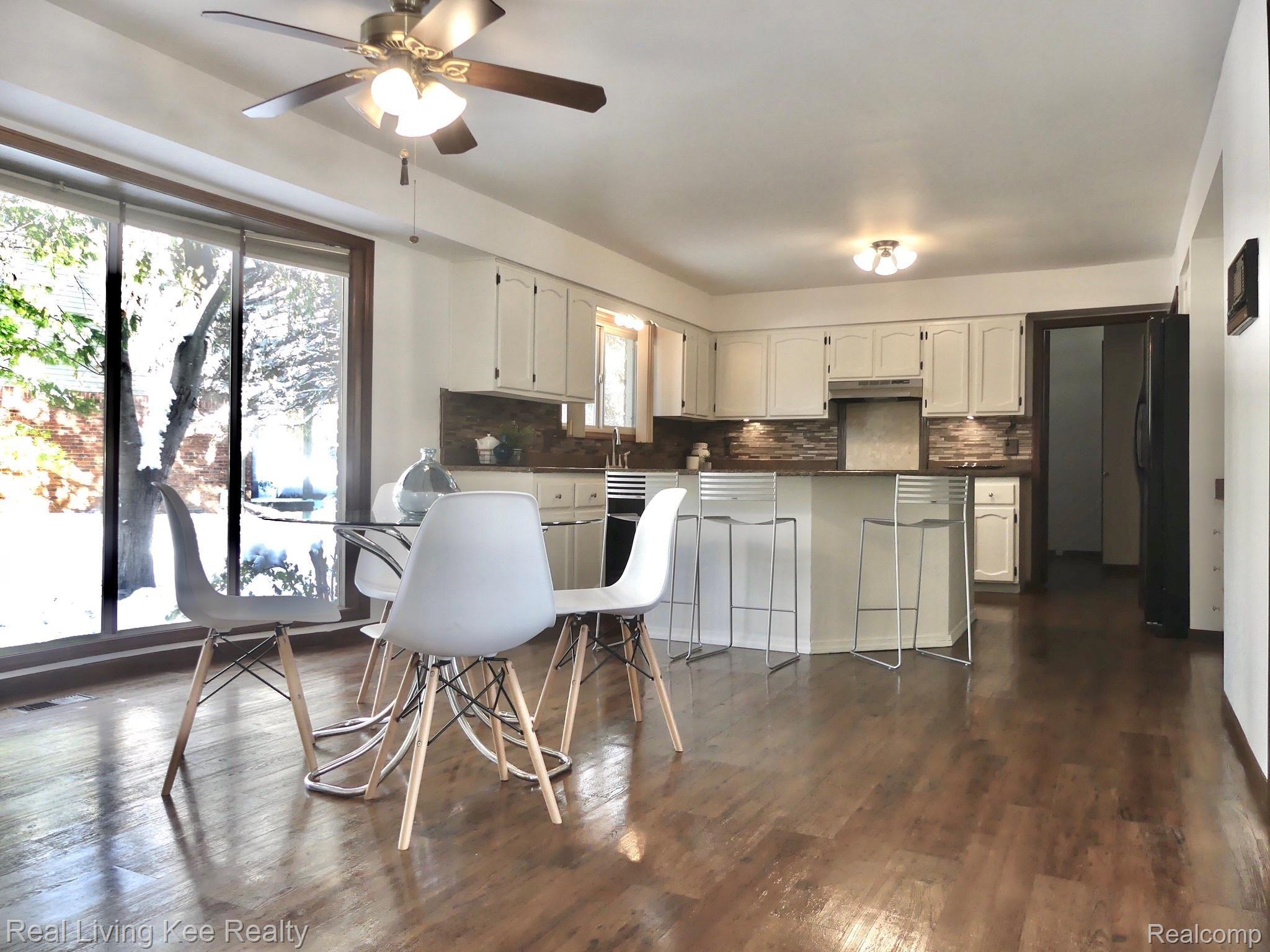 5118 Aintree Road Rochester, MI 48306 - Photo 5 of 47 Extra large kitchen and eating area