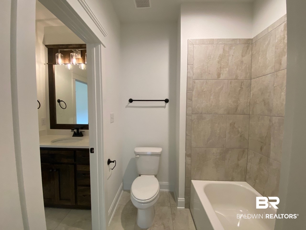 8777 Rosedown Lane Daphne, AL 36526 - Photo 18 of 25 Jack-N-Jill Bath