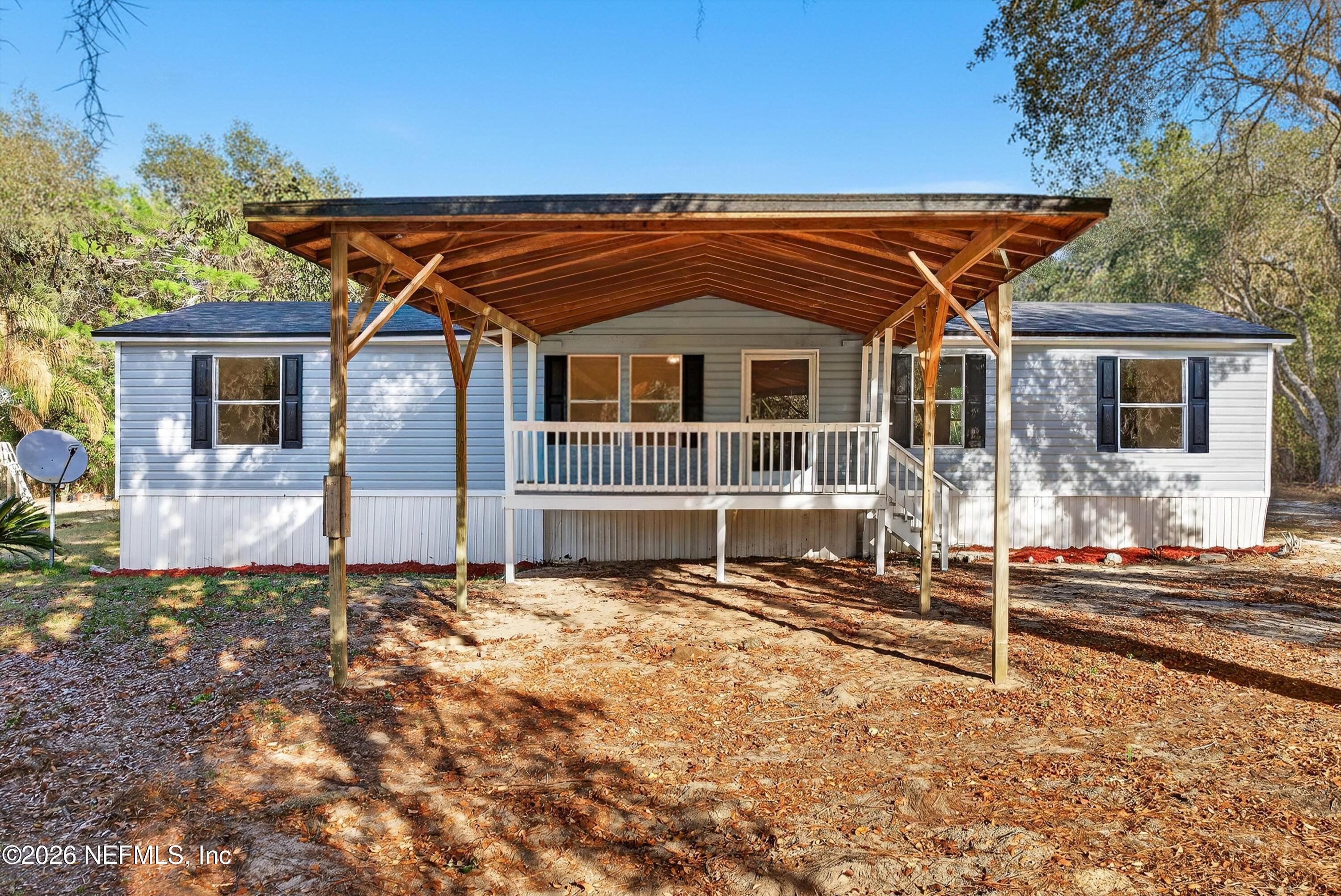 7595 Oak Forest Road Keystone Heights, FL 32656 - Photo 2 of 49 front view of a house with a room