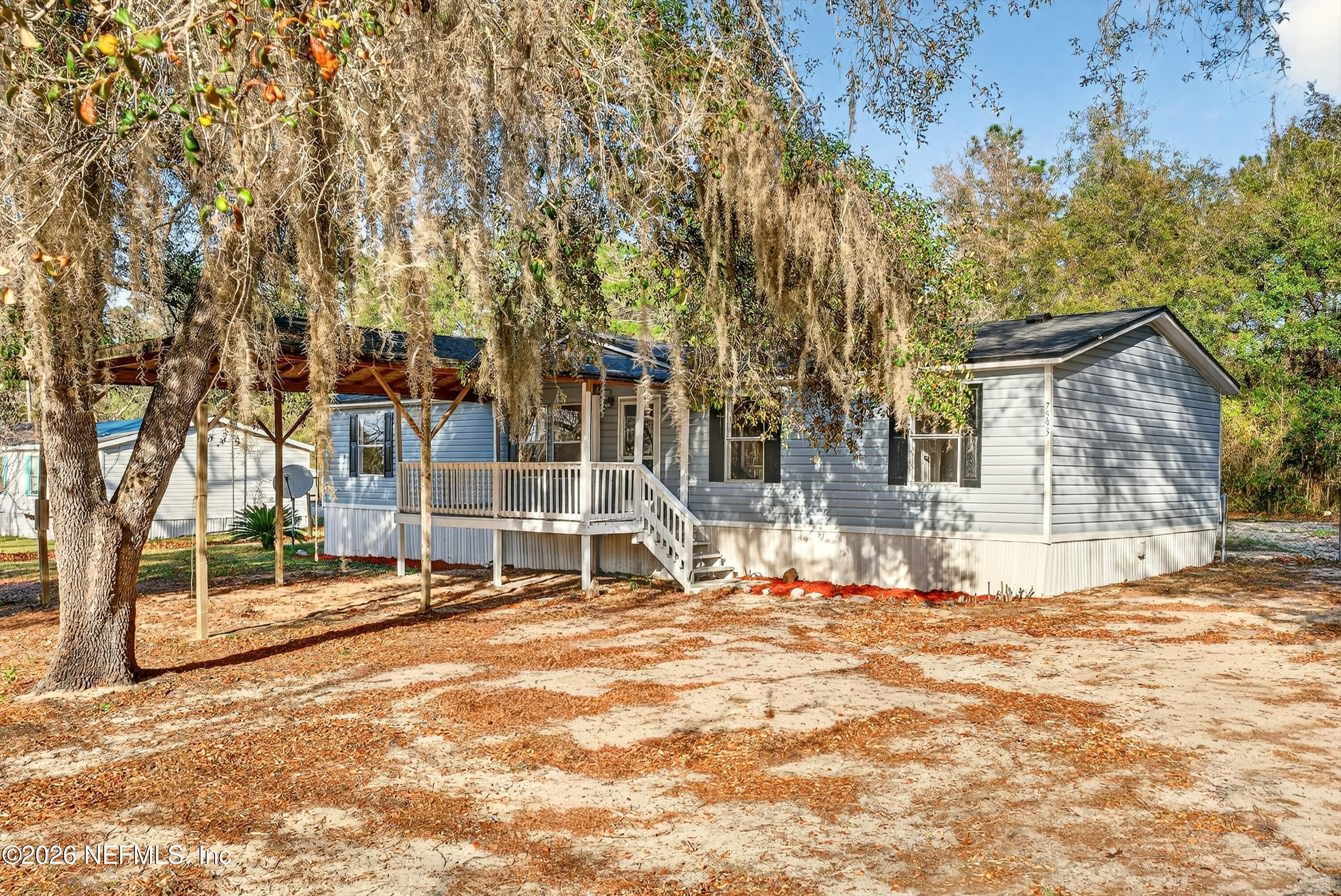 7595 Oak Forest Road Keystone Heights, FL 32656 - Photo 4 of 49 a view of a house with snow on the background