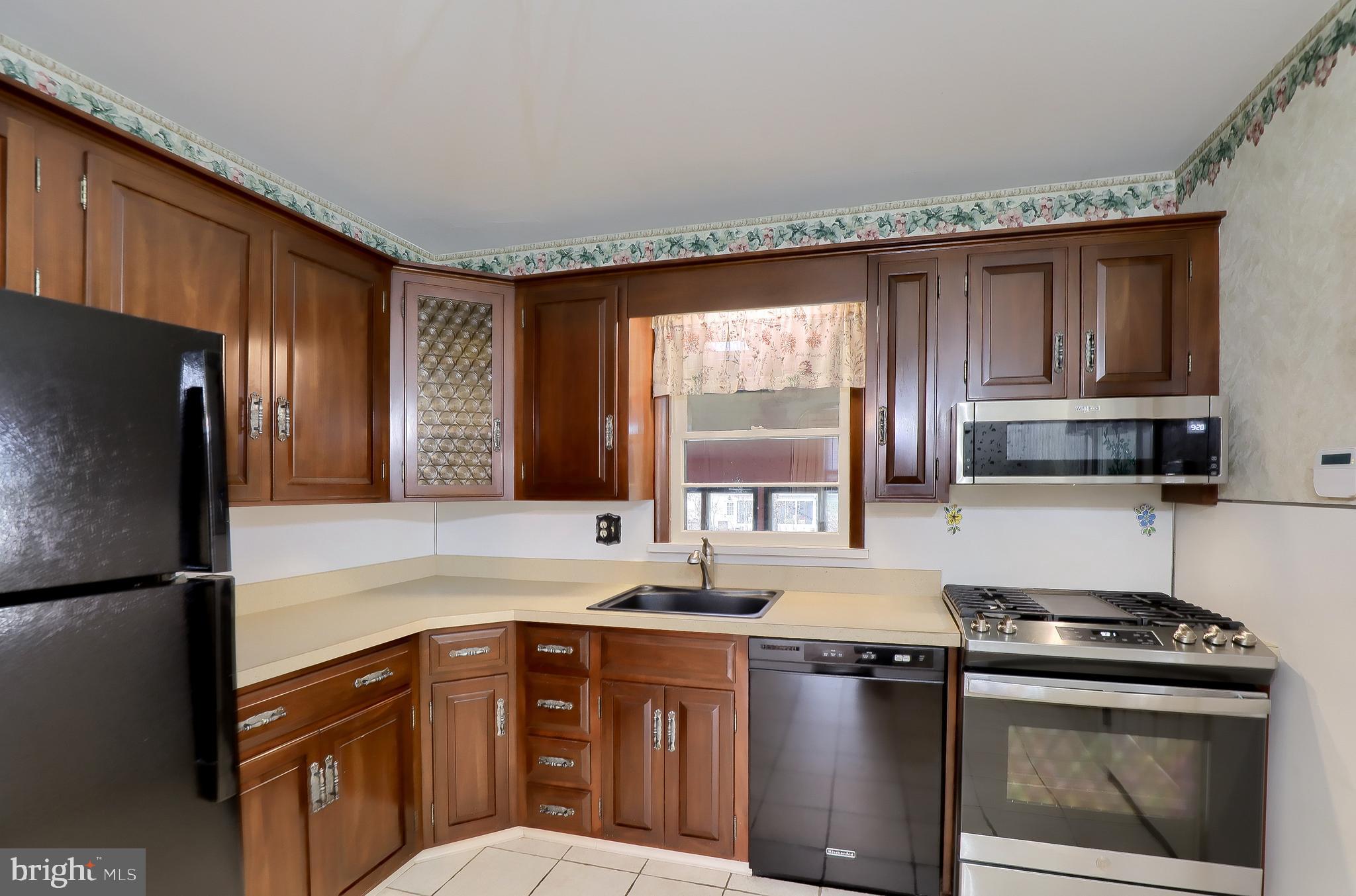 334 Greystone Road York, PA 17402 - Photo 10 of 37 Gallery Image 10