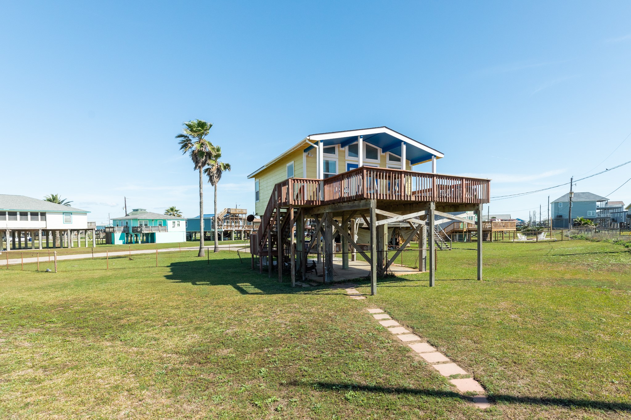 819 Seashell Drive Surfside Beach, TX 77541 - Photo 5 of 36