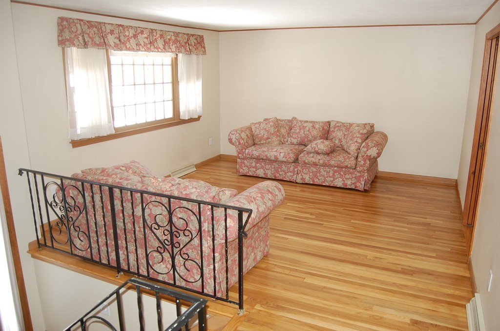 37 Christopher Road Holliston, MA 01746 - Photo 3 of 16 Gallery Image 3