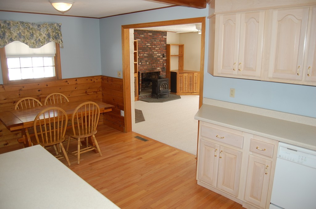 37 Christopher Road Holliston, MA 01746 - Photo 6 of 16 Gallery Image 6