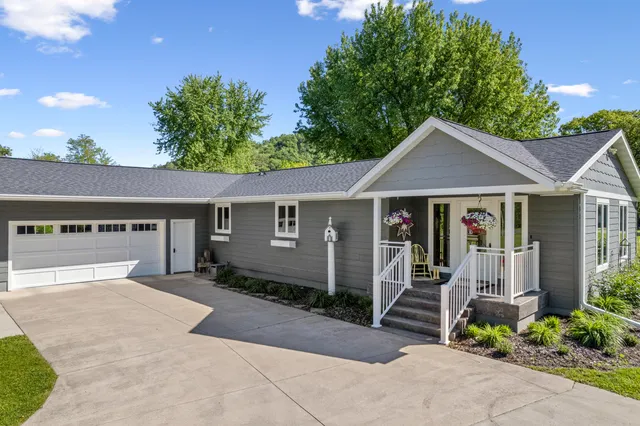 $445,000 | W770 Meadow Lane, Fountain City, WI 54629