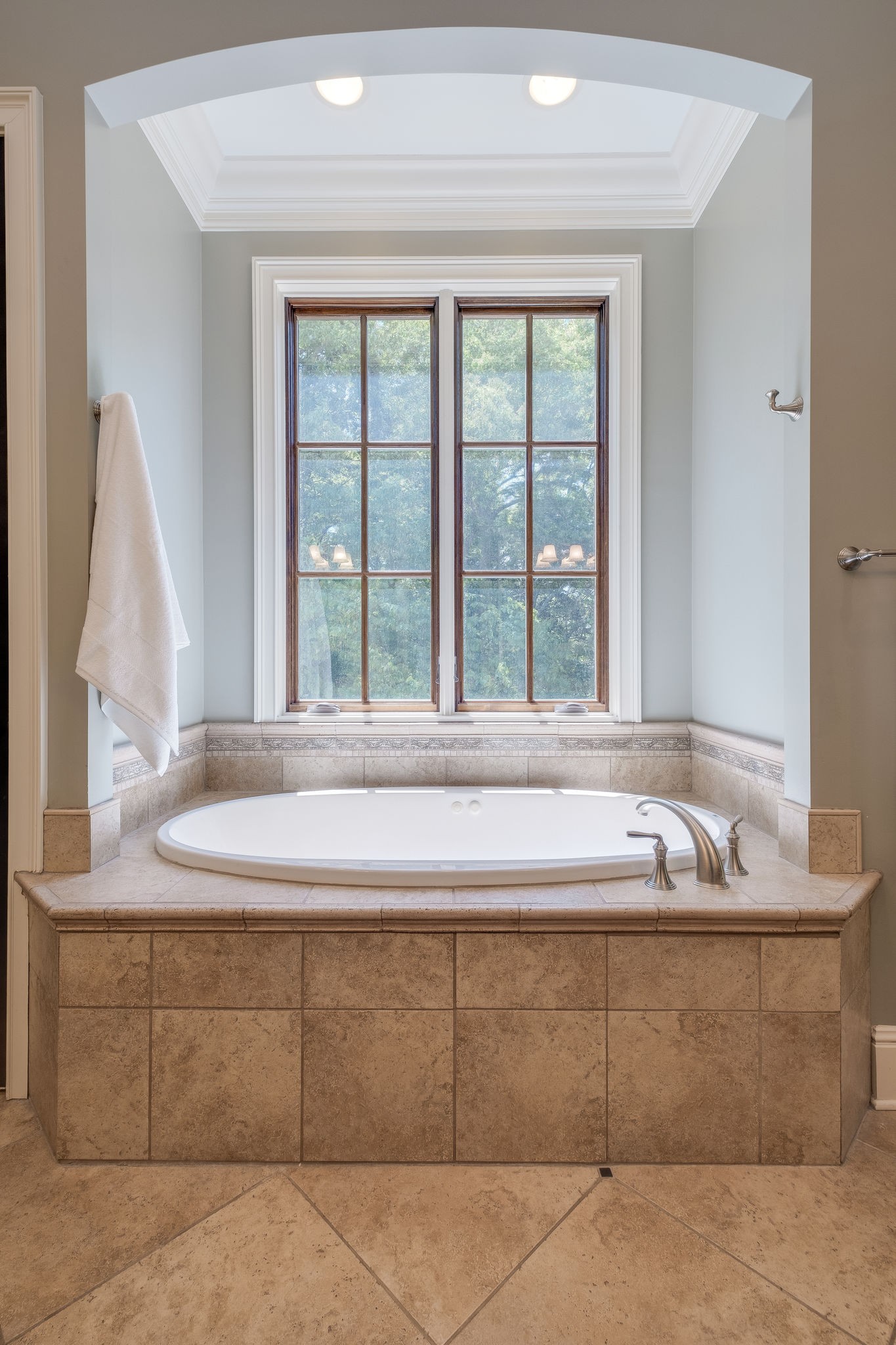 22 Compton Trace Nashville, TN 37215 - Photo 18 of 28 a living room with a large window