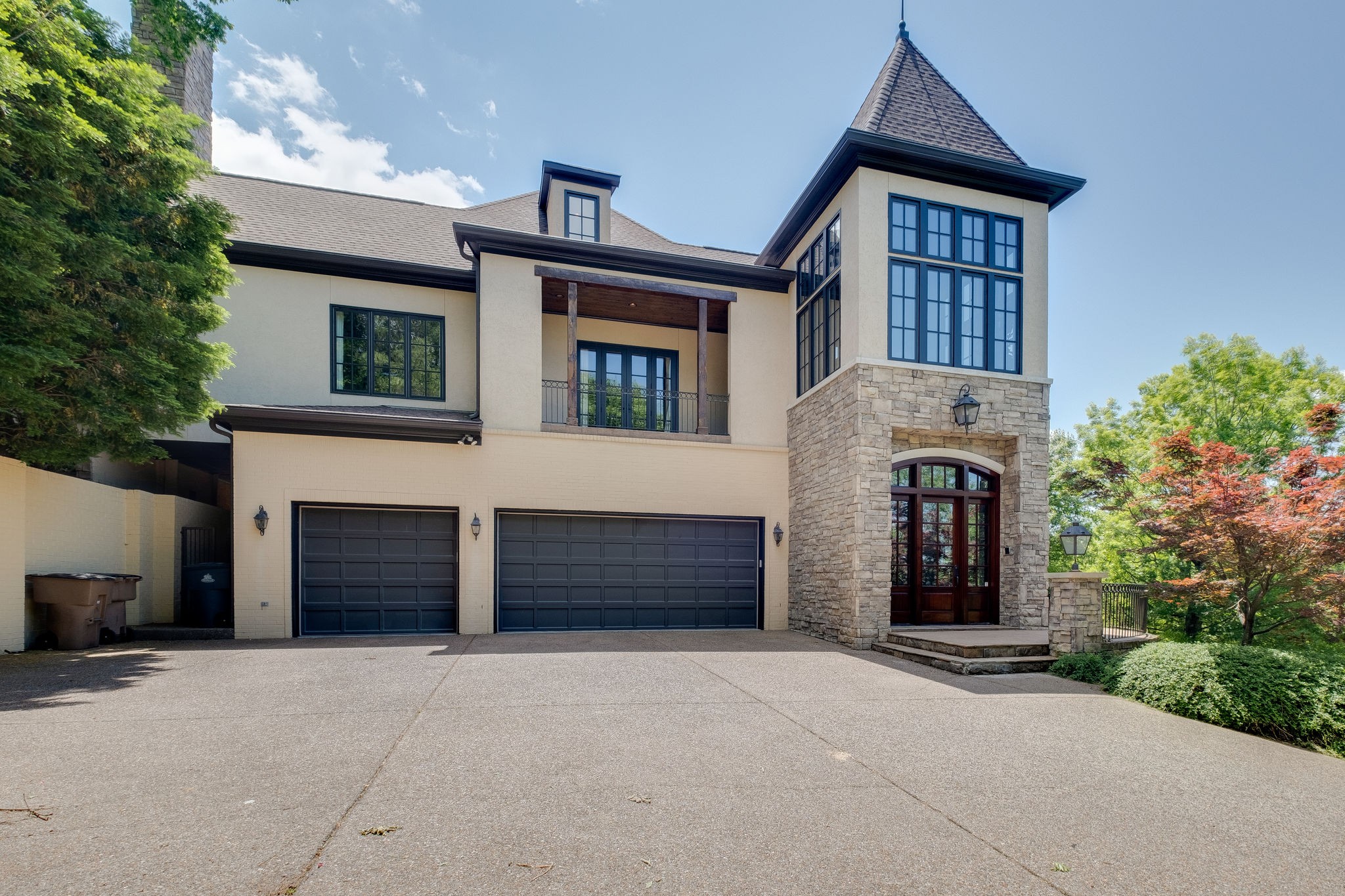 22 Compton Trace Nashville, TN 37215 - Photo 28 of 28 a front view of a house with a yard