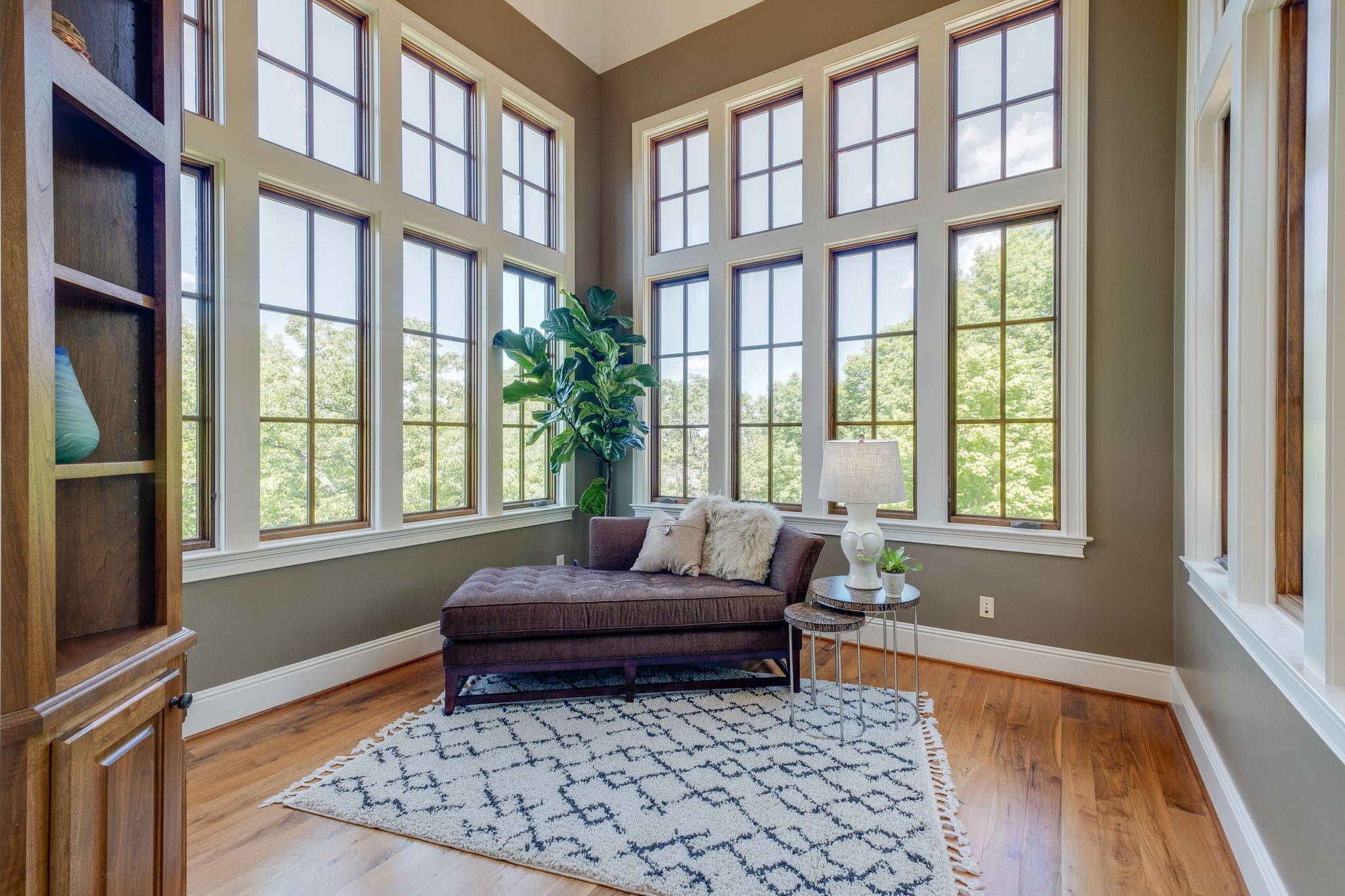 22 Compton Trace Nashville, TN 37215 - Photo 4 of 28 a living room with a couch and a rug