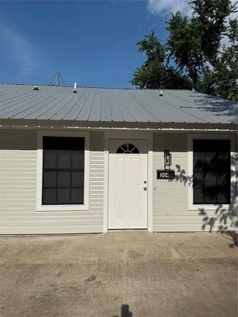$1,450 | 304 East Hickory Street, Unit B, Kaufman, TX 75142
