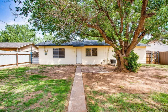 $1,375 | 5411 49th Street, Lubbock, TX 79414