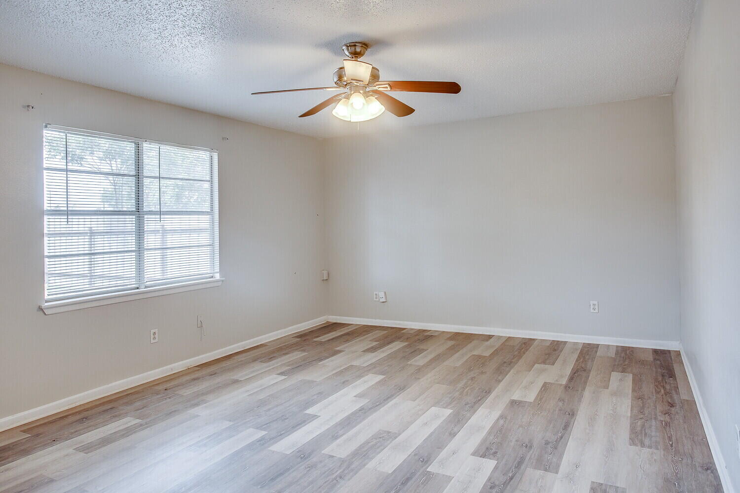5411 49th Street Lubbock, TX 79414 - Photo 2 of 12 l-201